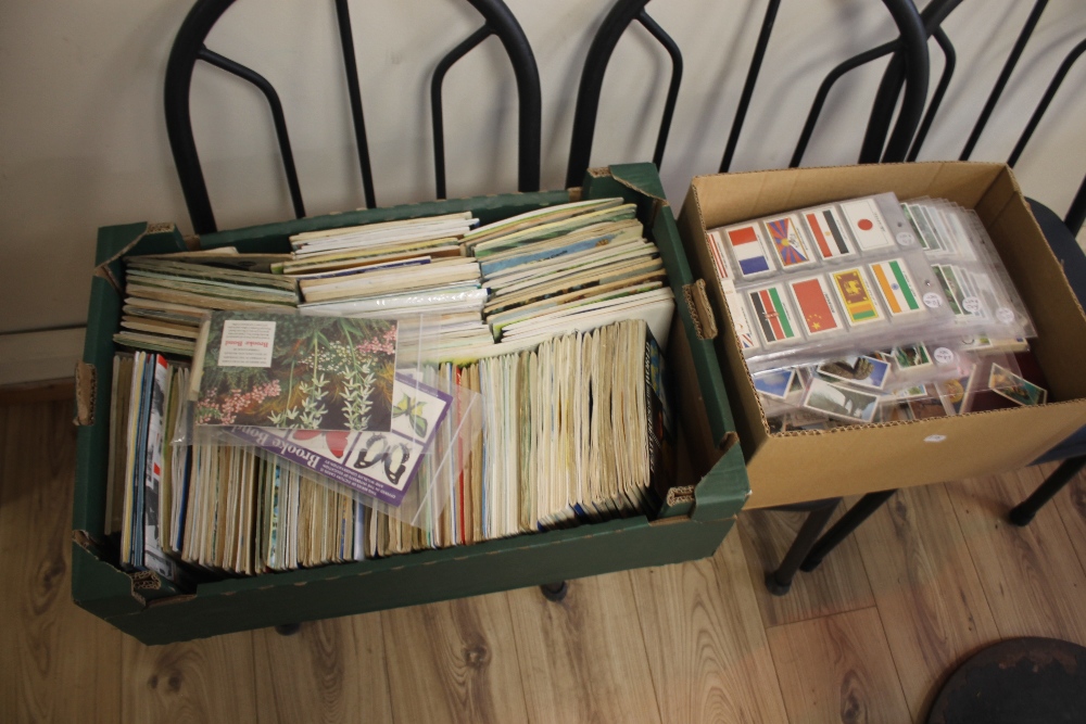 A LARGE QUANTITY OF VARIOUS TEA CARDS, loose and in albums and plastic sleeves