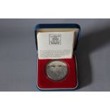 A ROYAL MINT 1977 QUEENS SILVER JUBILEE CROWN, with COA/Booklet, in original presentation case