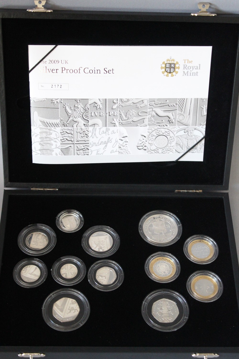 A ROYAL MINT 2009 SILVER PROOF COIN COLLECTION TWELVE COIN SET, comprising £5, £2 (3), £1, 50p (2) - Image 3 of 3