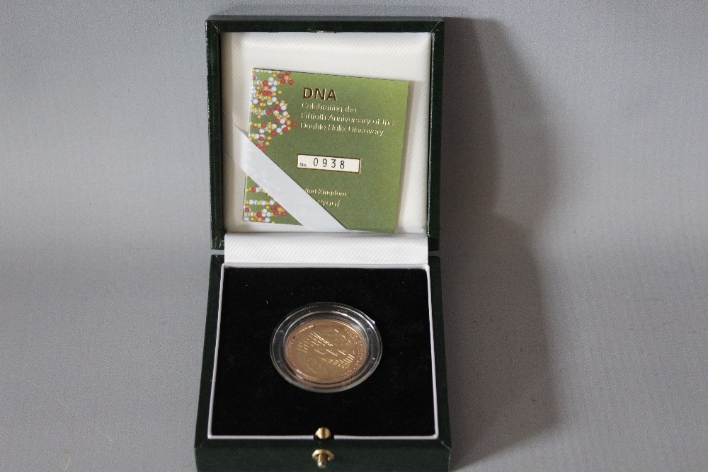 A ROYAL MINT GOLD PROOF £2 COIN 'DNA DOUBLE HELIX FIFTIETH ANNIVERSARY' COIN, limited edition No - Image 4 of 4