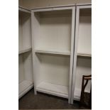 A LARGE MODERN OPEN FLOORSTANDING BOOKCASE WITH SHELVES H-198 CM W-90 CM