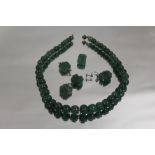 A SINGLE STRAND OF GRADUATED SPINACH JADE BEADS A/F, L 35 cm, together with five shaped panels