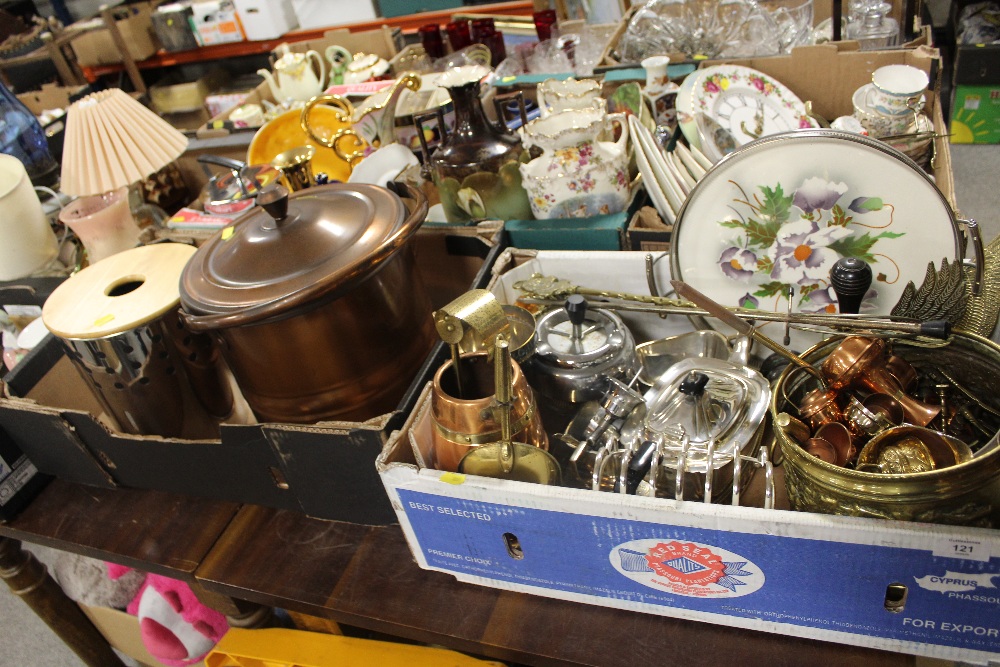 TWO TRAYS OF METALWARE TO INC A SCHOOL BELL, BRASS EAGLE ETC