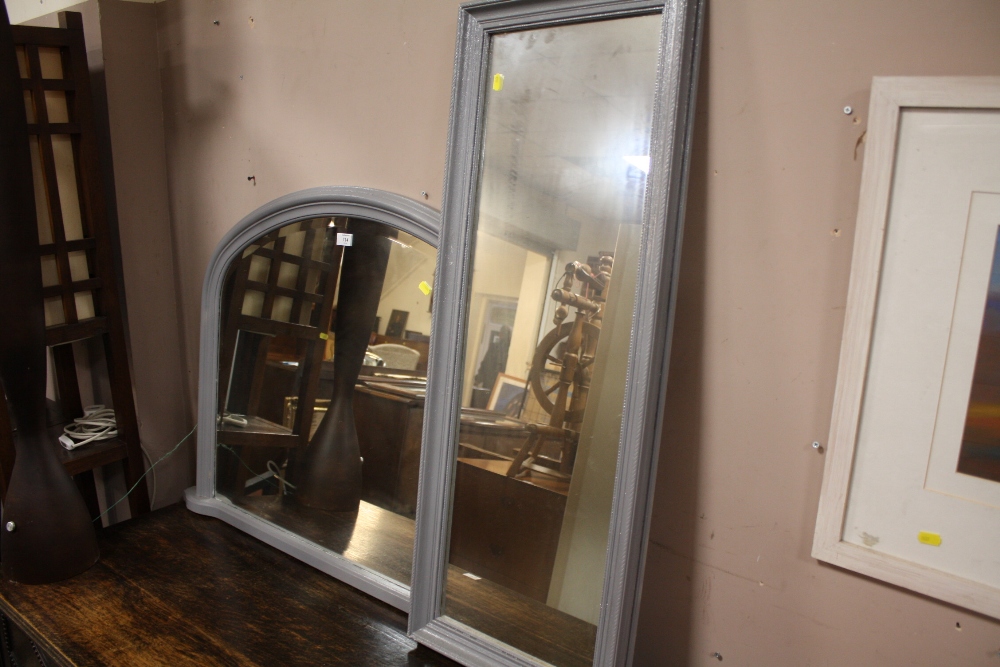 A PAINTED ARCHED OVERMANTLE MIRROR W-100 CM AND A RECTANGULAR MIRROR (2)