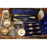 A TRAY OF METALWARE TO INC A HORN HANDLED CARVING SET