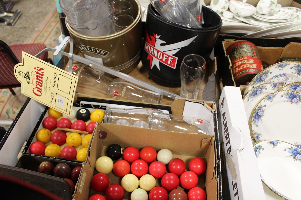 A QUANTITY OF PUB RELATED ITEMS TO INC SNOOKER BALLS, JUGS ETC