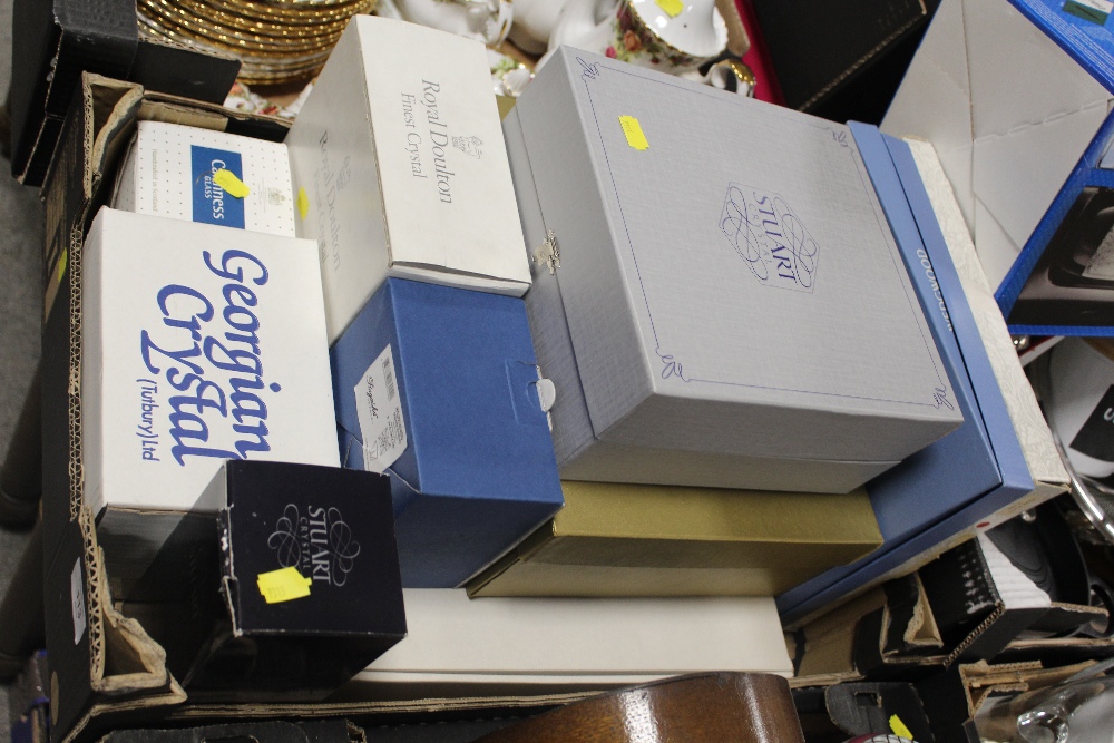 A TRAY OF BOXED CRYSTAL AND GLASSWARE ETC TO INC A CAITHNESS PAPERWEIGHT, STEWART AND ROYAL