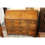 AN ANTIQUE MAHOGANY COUNTRYMADE BUREAU WITH FITTED INTERIOR H-104 CM W-123 CM