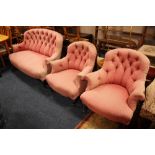 A VINTAGE PAIR OF UPHOLSTERED TUB ARMCHAIRS AND A SETTEE (3)