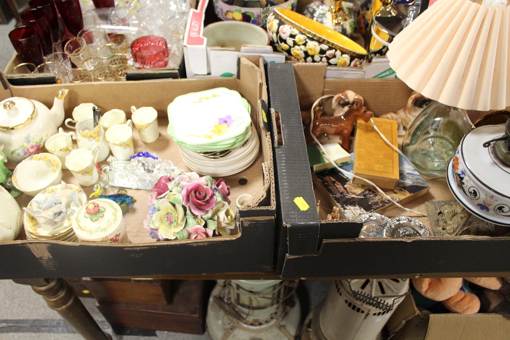 A TRAY OF SUNDRIES TO INC A CONVERTED OIL LAMP TOGETHER WITH A TRAY OF CERAMICS (2)