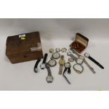 A JEWELLERY BOX AND CONTENTS TO INCLUDE WRIST AND POCKET WATCHES