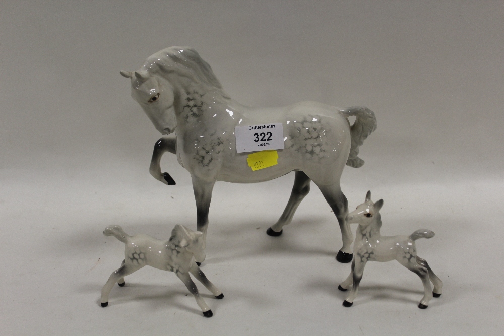 A BESWICK GREY HORSE TOGETHER WITH TWO FOALS (3)