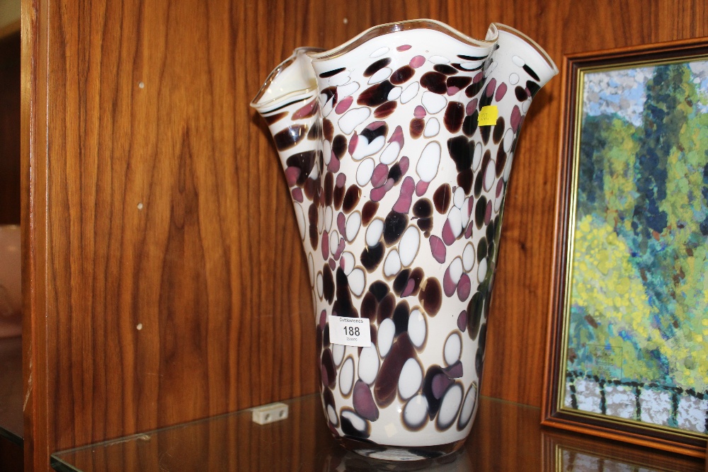 A LARGE MODERN DECORATIVE ART GLASS VASE