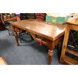 A MODERN DESK/TABLE WITH TWO SHORT DRAWERS H-80 W-80 L-150 CM