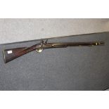 A LATE 20TH / EARLY 21ST CENTURY BROWN BESS FLINTLOCK MUSKET WITH RAMROD, BARREL L 99 cm, OVERALL