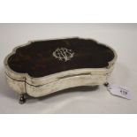 A GEORGIAN HALLMARKED SILVER SHAPED JEWELLERY BOX - BIRMINGHAM 1919, raised on four outswept feet,