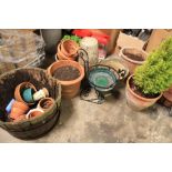 A WOODEN BARREL PLANTER A/F TOGETHER WITH A SMALLER EXAMPLE AND A COLLECTION OF OTHER PLANTS POTS