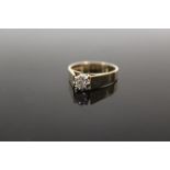 A HALLMARKED 9CT GOLD DIAMOND SOLITAIRE RING