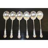 A SET OF SIX HALLMARKED SILVER SOUP SPOONS - LONDON 1918, makers mark D.F., approximately 286 g