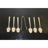 A HALLMARKED SILVER SET OF SIX TEASPOONS WITH MATCHING SUGAR TONGS (7)