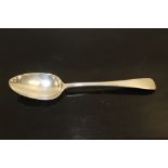 AN ANTIQUE HALLMARKED SILVER TEASPOON