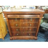 AN ANTIQUE MAHOGANY SCOTTISH CHEST OF DRAWERS WITH AN ARRANGEMENT OF SIX DRAWERS H- 121 CM W -121