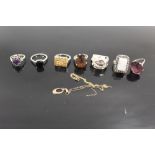 A COLLECTION OF SILVER DRESS RINGS AND A 9CT GOLD PENDANT ON CHAIN (8)