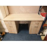 A MODERN TWIN PEDESTAL OFFICE DESK 139 X 76 CM