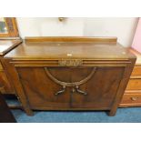 A VINTAGE OAK SIDEBOARD W-121 CM