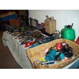 A SELECTION OF TOOLS TO INCLUDE VINTAGE FUEL CANS AND A SOCKET SET