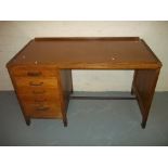 AN OAK SINGLE PEDESTAL DESK WITH AN INLAID TOP