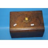 AN INLAID SEWING BOX WITH A GREEN INTERIOR