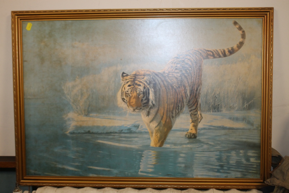 A FRAMED 'LEONARD PEARMAN' PRINT DEPICTING A TIGER TOGETHER WITH A MIRROR AND ANOTHER PICTURE