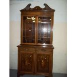 AN EDWARDIAN STYLE BOOKSHELF / WALL UNIT WITH INLAID DETAIL