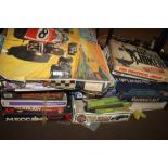 A QUANTITY OF ASSORTED VINTAGE GAMES TO INCLUDE CLUEDO, ROULETTE, AN AIRFIX 1930S BENTLEY (PARTS NOT