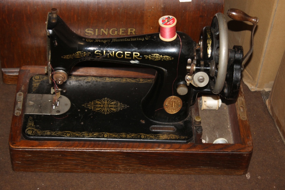 A SINGER SEWING MACHINE - Image 2 of 3