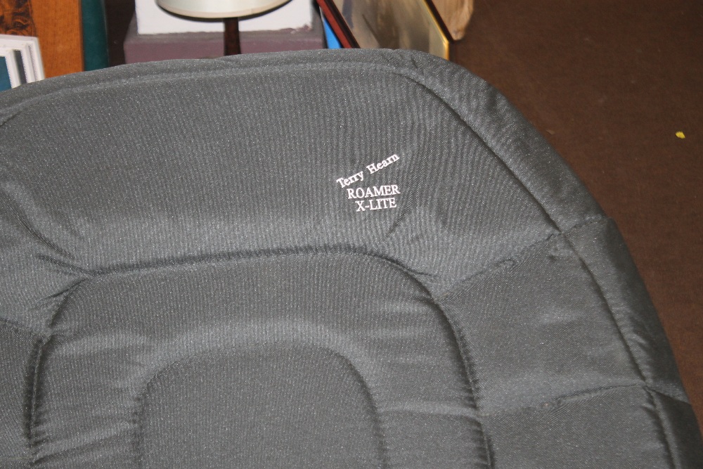 A TERRY HEARN ROAMER X-DASH LITE BED CHAIR AND A JRC SLEEPING BAG - Image 2 of 4