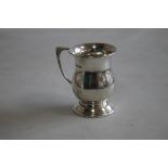 A HALLMARKED SILVER JUG ENGRAVED 'JULIAN DAVID MIDGLEY 16/08/60', W APPROX. 121 g