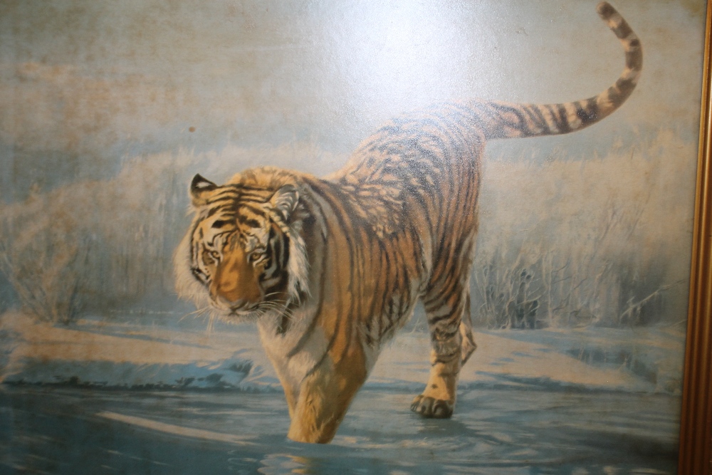 A FRAMED 'LEONARD PEARMAN' PRINT DEPICTING A TIGER TOGETHER WITH A MIRROR AND ANOTHER PICTURE - Image 2 of 4