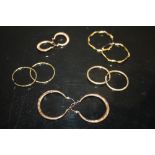 A COLLECTION OF 9CT GOLD AND YELLOW METAL HOP EARRINGS (5 PAIRS) COMBINED WEIGHT APPROX 6.9 g