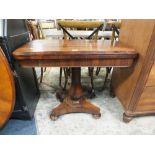 AN ANTIQUE ROSEWOOD FOLD-OVER CARD TABLE WITH BAIZE LINED INTERIOR H-72 CM W- 90 CM