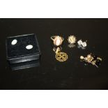 A HALLMARKED 9CT GOLD CAMEO RING TOGETHER WITH A PAIR OF CAMEO EARRINGS, 9CT GOLD PENDANT ETC ,