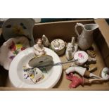 A SMALL TRAY OF COLLECTABLE CERAMICS TO INCLUDE A SMALL CAPO DI MONTE FIGURE, POOLE ASHTRAY ETC.