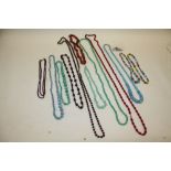 A COLLECTION OF RETRO AND VINTAGE BEADED NECKLACES ETC TO INCLUDE POLISHED STONE EXAMPLES