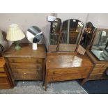 AN OAK 30/40'S FOUR DRAWER CHEST AND DRESSING TABLE (2)
