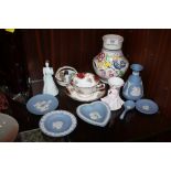 A COLLECTION OF ASSORTED CERAMICS TO INCLUDE ROYAL ALBERT, WEDGWOOD JASPERWARE, POOLE VASE ETC. (