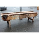 A LARGE WORKBENCH WITH MOUNTED RECORD VICE L-367 CM W-81 CM H-90 CM APPROX