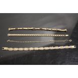 A COLLECTION OF GOLD AND YELLOW METAL BRACELETS A/F (4) APPROX COMBINED WEIGHT 16.9 g