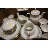 A TRAY OF ROYAL DOULTON 'BERKSHIRE' TEA AND DINNERWARE TO INCLUDE DINNER PLATES, TEAPOT ETC.