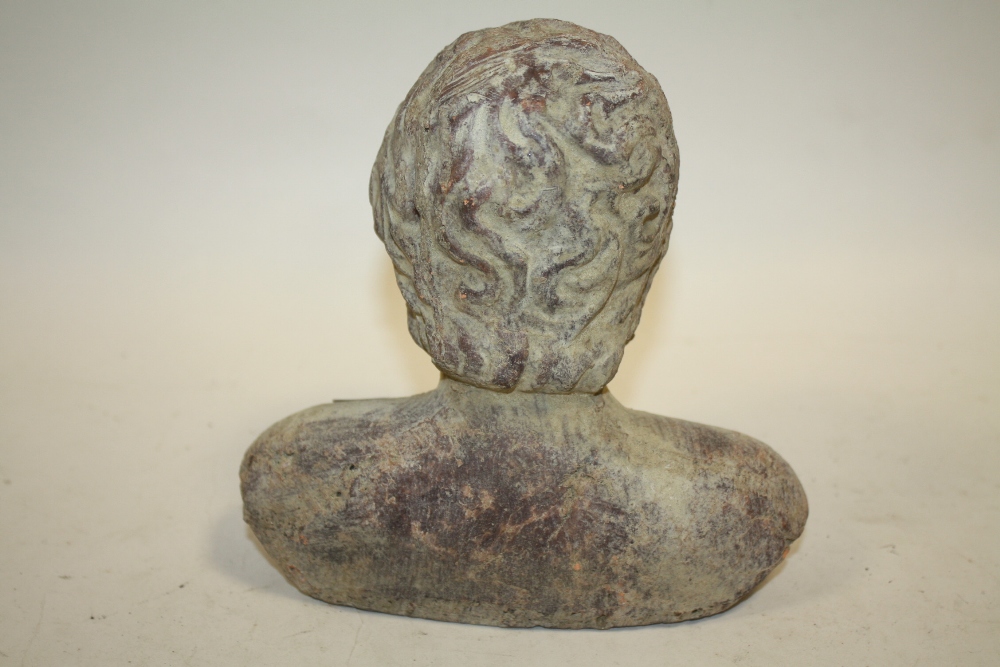 AN EDWARDIAN TERRACOTTA BUST OF A ROMAN FIGURE S/D - Image 2 of 3